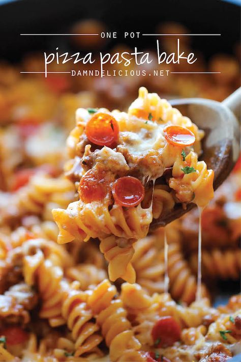 One Pot Pizza Pasta Bake - An easy crowd-pleasing one pot meal that the whole family will love! Everyone will be begging for seconds! Pizza Pasta Bake, One Pot Meal, Pasta Bake, Pizza Pasta, One Pot Meals, Main Dish Recipes, One Pot, I Love Food, Pasta Dishes