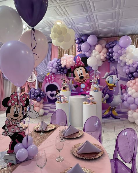 Daisy Duck Decorations, Minnie Mouse Daisy Duck Birthday Party, Minnie And Daisy Birthday Party Decor, Minnie Daisy Birthday Party, Minnie Mouse And Daisy Duck Party, Daisy Duck Birthday Party Ideas, Minnie And Daisy Birthday Party, Girls Barbie Birthday Party, Daisy Duck Party