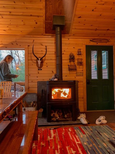 Cabin Apartment, Cabin Coffee, Cabin Aesthetic, Log Cabin Rustic, Cottage Decor Farmhouse, Vintage Cabin, Cabin Living, Countryside House, Small Cabin