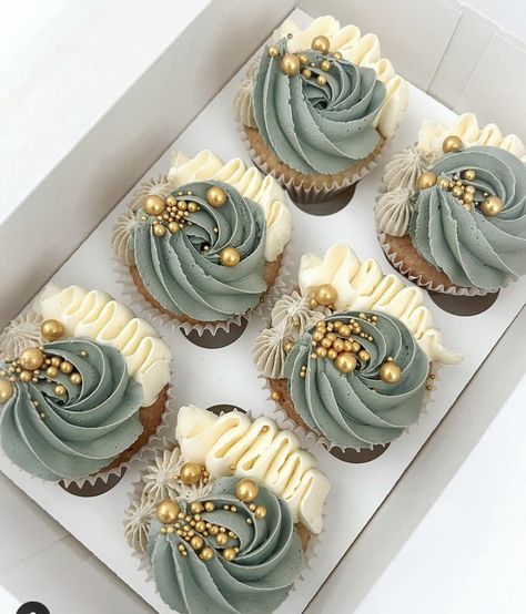 Green And Gold Cupcakes Wedding, Sage Green Birthday Cupcakes, Eucalyptus Cupcakes, Sage White And Gold Cupcakes, Green Wedding Cupcakes, Cupcakes For Baby Shower Neutral, Sage And Cream Cupcakes, Sage Green Cupcakes Baby, Neutral Cupcakes