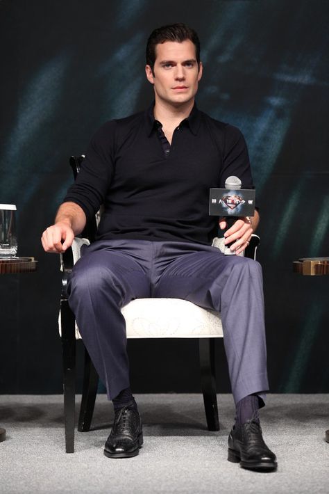 Fotos calientes de Henry Cavill | PopSugar Celebrity Reino Unido Henry Superman, Love Henry, Celebrity News Gossip, Male Celebrities, Man Of Steel, Henry Cavill, British Actors, Robert Downey Jr, Celebrities Male