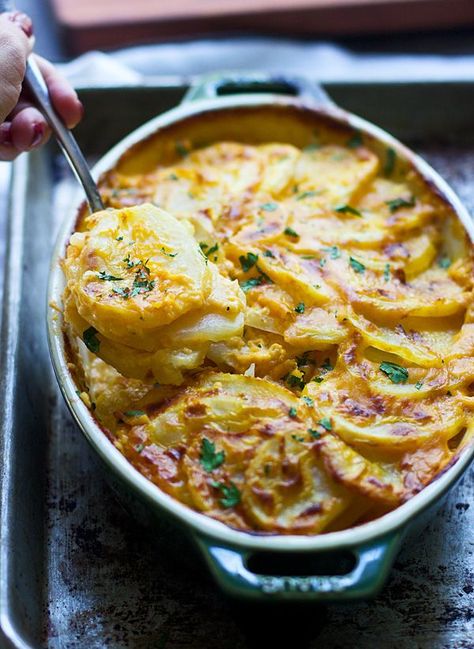 Creamy Pumpkin and Cheddar Scalloped Potatoes - Cooking for Keeps Creative Thanksgiving Recipes, Traditional Thanksgiving Sides, Cheddar Scalloped Potatoes, Iftar Recipes, Ramadan Recipes, Scalloped Potatoes, Mashed Sweet Potatoes, Thanksgiving Side Dishes, Iftar