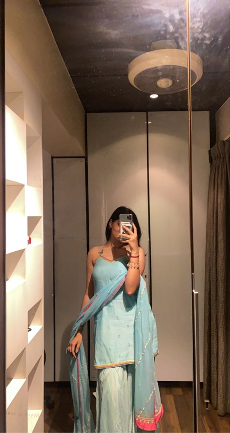 Indian Outfit Mirror Selfie, Traditional Mirror Selfie, Suit Mirror Selfie, Indian Fancy Dress, Simple Kurta Designs, Desi Fashion Casual, Traditional Indian Outfits, Classy Photography, Fashion Design Sketches