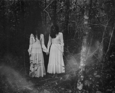 in the woods Creepy Images, Southern Gothic, Halloween Photoshoot, Gothic Aesthetic, Witch Aesthetic, Dark Photography, White Dresses, Dark Beauty, Coven