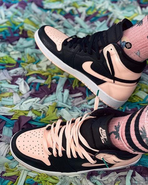 OnMyFeet on Instagram: “Jordan 1 Retro High  ◾️Black Crimson Tint OMF ✔️ What’s your go to AJ1? ➡️➡️This AJ1 comes with a black upper plus pink accents, pink Nike…” Jordans Pink, Nike Casual Outfit, Air Jordan 1 High Black, Jordan 1 Crimson Tint, Jordan 1 Outfit, Air Jordan 1 Outfit, Nike Casual, Outfit Retro, Casual Shoes Outfit