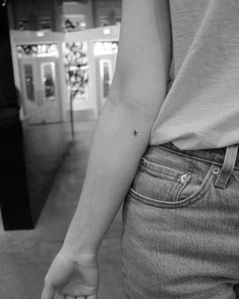 Minimalist Plane Tattoo, Spain Tattoos Ideas, Spain Tattoo, Aviation Tattoo, Travel Tattoo Small, Plane Tattoo, Art Outline, Coordinates Tattoo, Outline Template