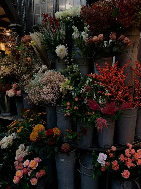 Flowers, floral aesthetic, low exposure dark Floral Dark Academia, Florist Aesthetic Dark, Dark Florist Shop Aesthetic, Dark Flower Shop Aesthetic, Vintage Flower Shop Aesthetic, Flower Shop Aesthetic Dark, Florist Aesthetic Shop, Dark Flower Shop, Floristry Aesthetic