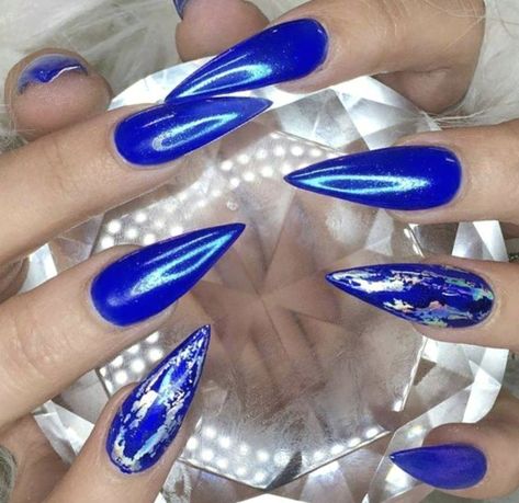 Blue Opal Nails, Stiletto Nails Blue, Blue Holographic Nails, Chrome Stiletto Nails, Nails Blue Chrome, Metallic Blue Nails, Blue Stiletto Nails, Chrome Manicure, Blue Chrome Nails