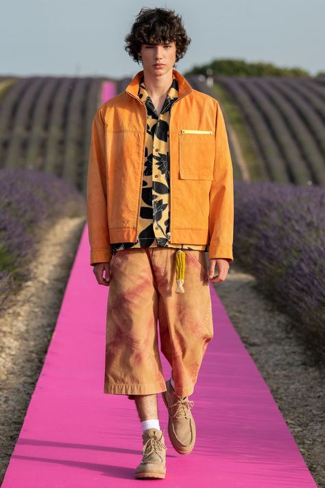 PFW: Jacquemus Spring/Summer 2020 Collection – PAUSE Online | Men's Fashion, Street Style, Fashion News & Streetwear Moda Paris, Summer Mood, Mens Wear, Street Style Inspiration, Menswear Collection, Mens Fashion Summer, Fashion Show Collection, Mens Street Style, Primavera Estate