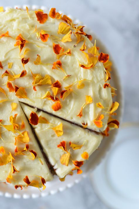 Carrot cake with petal confetti. The Best Carrot Cake, Edible Flowers Cake, Best Carrot Cake, Petal Confetti, Carrot Cake Recipe, Thanksgiving Party, Party Foods, Dessert Ideas, Carrot Cake