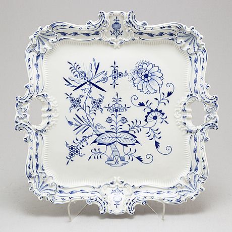 Meissen Porcelain, Blue And White Porcelain, Porcelain Tray, Tea Party Table, World Decor, Blue And White China, Graphic Design Tips, Royal Copenhagen, Blue China