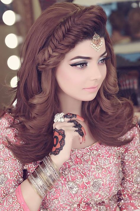 KASHEE’S BEAUTIFUL BRIDAL MAKEUP & HAIRSTYLE BY KASHIF ASLAM Kashees Hairstyle, Bridesmaid Hairstyle, Beautiful Bridal Makeup, Woman With Long Hair, Saree Hairstyles, Pakistani Bridal Makeup, Blonde Balayage Highlights, Engagement Hairstyles, Bridal Hairdo