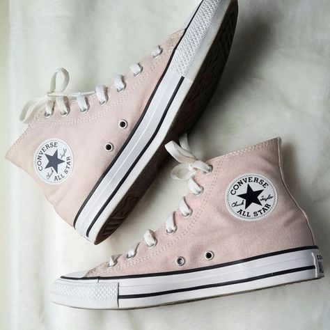 Light Pink High Top Converse Blush Pink Converse, Pink Converse Aesthetic, Pastel Converse, Champagne Pink Dress, Light Pink Converse, Pink High Top Converse, Pink Chuck Taylors, Converse Chuck 70s, Converse Collection