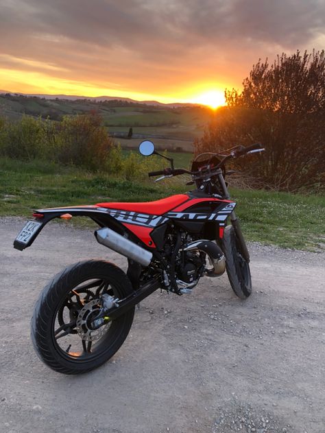 Beta 50cc, Supermoto 125, Moto 50cc, Cool Dirt Bikes, Image Moto, Moto Cross, Mopeds, Dirt Bikes, Couple Pictures