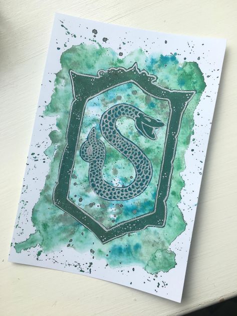 Disney And Harry Potter, Slytherin Room, Harry Potter Watercolor, Harry Potter Scrapbook, Hogwarts Houses Crests, Snake Images, Slytherin Crest, Watercolour Background, Friend Painting