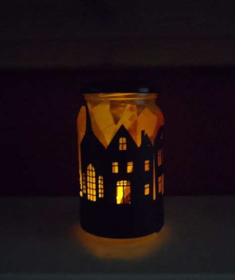 The Great Fire of London craft for kids. Tissue paper and silhouettes of buildings stuck to a jam jar with LED candle inside. Easy to do and effective too! #kids #craft #greatfireoflondon Fire Of London School Project, Great Fire Of London Ks1 Art, Great Fire Of London Ks1 Activities, Great Fire Of London Ks1, The Great Fire Of London, Fire Crafts, Victorian Crafts, London Theme, Topic Ideas