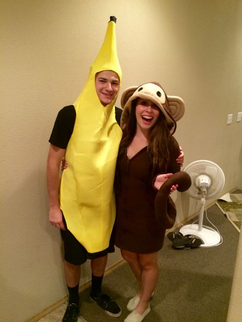 Monkey and a Banana for a couples Halloween costume! Monkey And Banana Costume Couple, Banana Costume Women, Monkey And Banana Costume, Monkey Costume Women, Monkey Costume Diy, Partner Costume, Bestie Costumes, Monkey Teddy, Banana Halloween Costume