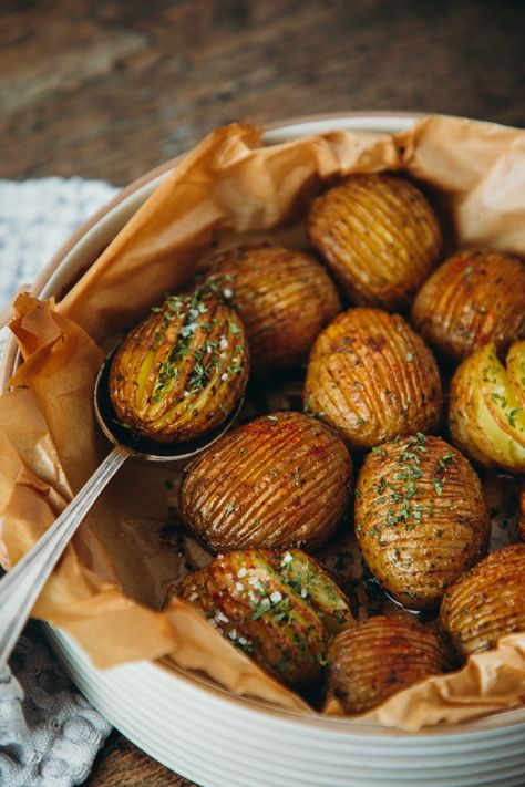 Salt & Pepper Mini Hasselback Potatoes with Cajun Dip - Liv B. Cajun Dip, Mini Hasselback Potatoes, Hasselback Potatoes, Finger Food, Pretty Food, Aesthetic Food, Salt Pepper, Food Inspiration, Christmas Food