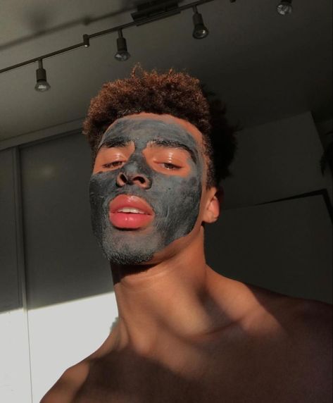 boys that practuce self care 🙈 Clear Skin Men, Mixed Guys, Light Skin Men, Desain Signage, Pelo Afro, Black Men Hairstyles, Mode Masculine, Mens Skin Care