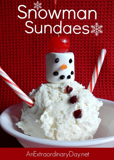 Looking for a no-bake sweet treat for the holidays that adults and kids alike would love? Look no longer... these snowman sundaes are sure to please! Creative Christmas Food, Treats For Christmas, Christmas Ice Cream, Winter Snack, Christmas Sweet Treats, Christmas Food Treats, Easy Sweets, Easy Christmas Treats, Edible Crafts