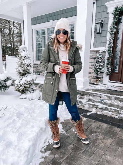 The $34 Boots you NEED for Snow Tan Snow Boots Outfit, Tall Snow Boots Women, Dressing For Snow Weather, Sorel Snow Boots Outfit, Snow Boots With Jeans, Snow Tubing Outfit For Women, Best Snow Boots Woman, Snow Boots Women Outfits, Scandinavia Trip