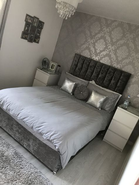 Black Wallpaper Bedroom, Modern Grey Bedroom, Bedroom Ideas Pinterest, Simple Bedroom Design, Accent Wall Bedroom, Grey Bedroom, Woman Bedroom, Grey Furniture, Teenage Bedroom