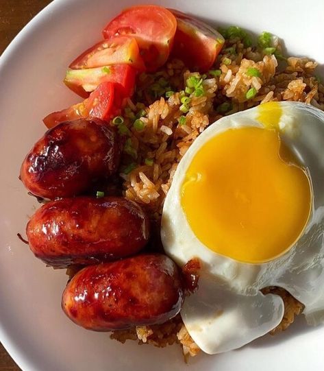 Silog Meals Plating, Silog Meals Ideas Business, Silog Meals Ideas, Breakfast Plating, Longsilog, Silog Meals, Breakfast Plate, Filipino Food, Breakfast Menu