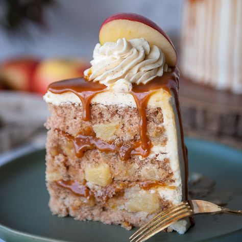 Cake With Brown Butter Frosting, Sugar Geek, Brown Butter Frosting, Butter Cream Cheese Frosting, Apple Cake Recipe, Fresh Apple Cake, Fall Cakes, Apple Cake Recipes, Butter Frosting