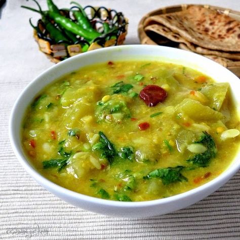 Veg Gravy, Indian Vegetarian Recipes, Goan Recipes, Bottle Gourd, Healthy Indian Recipes, Vegetarian Curry, Dal Recipe, Lentil Curry, Gujarati Recipes