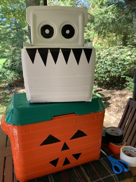 Reuse an old cooler for quick halloween decorations outside front door. Upcycled cooler idea for halloween. #hometalk #halloweendecorationidea #quickhalloweendecor Cheap Easy Halloween Decorations, Pumpkin Painting Ideas Halloween, Painting Ideas Halloween, Decoupage Pumpkins, Candy Buckets, Painting Pumpkin, Cheap Halloween Decorations, Pumpkin Painting Ideas, Vintage Bucket