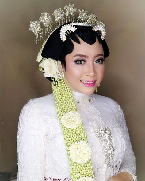 AKAD NIKAH (pengantin solo putri hijab)... Pengantin Jawa Hijab, Paes Jawa, Akad Nikah, Kebaya, Wedding Looks, Simple Weddings, Of Ideas, Tampa, Wedding Inspiration