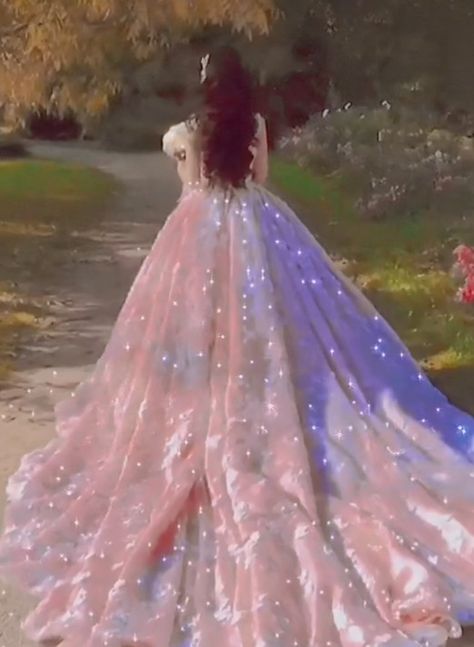 Aesthetic Gown, Fairies Aesthetic, Gown Aesthetic, Long Sleeve Ball Gown Wedding Dress, Dresses Videos, Baju Kahwin, Lavish Wedding, Lynn Spears, Princess Videos