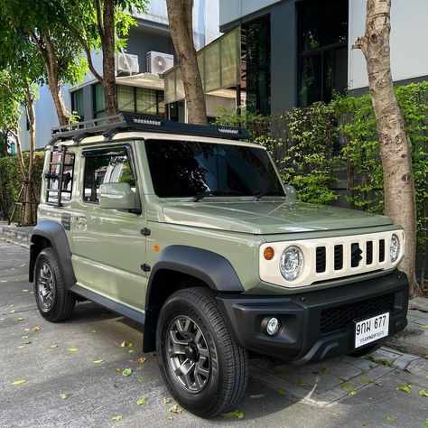 Green Jimny Suzuki, Cool Suv Vehicles, Suzuki Jimny Aesthetic, Jeep Defender, Green Defender, Green Land Rover, Car Green, Green Cars, Mini Jeep