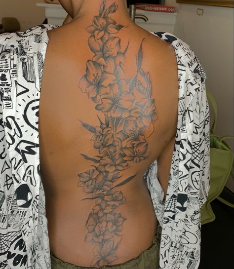 Floral Back Tattoo Black Women, Back Tattoo Cover Up Ideas For Women Spine, Black Spine Tattoos For Women, Back Tattoo Women Full Flowers, Back Tattoo Black Women Spine, Big Spine Tattoos, Full Back Tattoo Black Women, Full Back Tattoo Women Flowers, Spine Cover Up Tattoos For Women