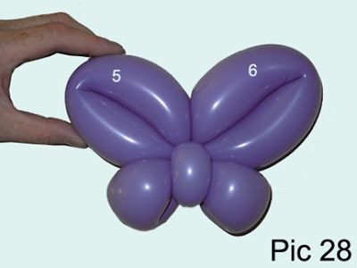 Balloon animals twisting instructions: Mickey and Minnie mouse balloon hat Diy Halloween Luminaries, Mickey Mouse Balloon, Butterfly Balloon, Minnie Mouse Balloons, Balloon Hat, Mickey Mouse Balloons, Twisting Balloons, How To Make Balloon, Butterfly Balloons