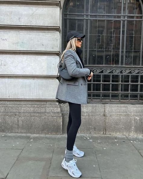 Alexx Coll, New Balance 530 Outfit, Grey Blazer Outfit, Looks Adidas, New Balance Outfit, Nyc Outfits, Walking Outfits, Outfit Blazer, Stylish Fall Outfits