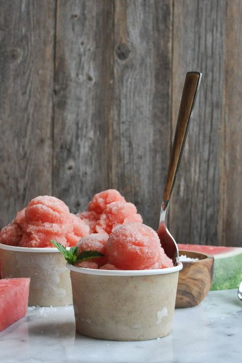 Salted Watermelon Ice Ice Recipe, Watermelon Water, Watermelon Sorbet, Watermelon Ice, Slow Cooker Desserts, Dessert Aux Fruits, Water Ice, Italian Ice, Ice Cream Popsicles