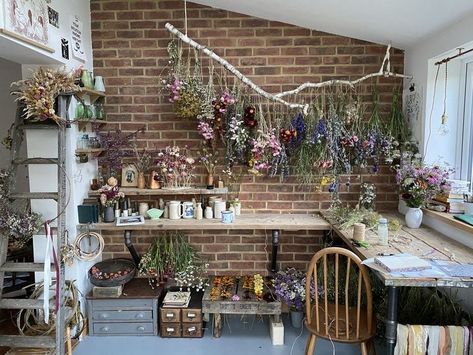 Apothecary Shed, He Shed Ideas, He Shed, She Shed Ideas, Ultimate Backyard, Shed Interior, Deco Studio, Shed Ideas, Flower Studio