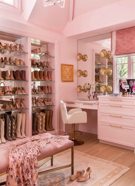 Wardrobe Hacks, Pink Closet, Fall Outfits For Women, Dressing Room Closet, Coffee Home, Dream Closet Design, Closet Decor, Glam Room, Dressing Room Design