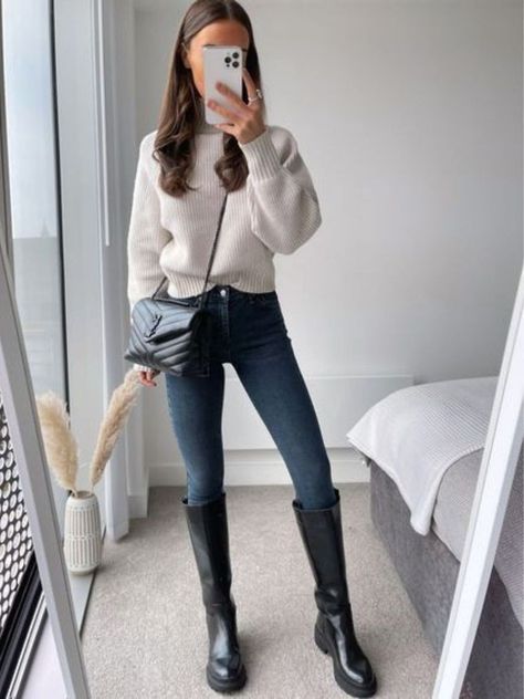 Boots And Jeans, Outfit Botas, Outfits Con Jeans, Jeans Outfit Winter, 11th Grade, Blue Jean Outfits, Mode Zara, Elegante Casual, Outfit Jeans