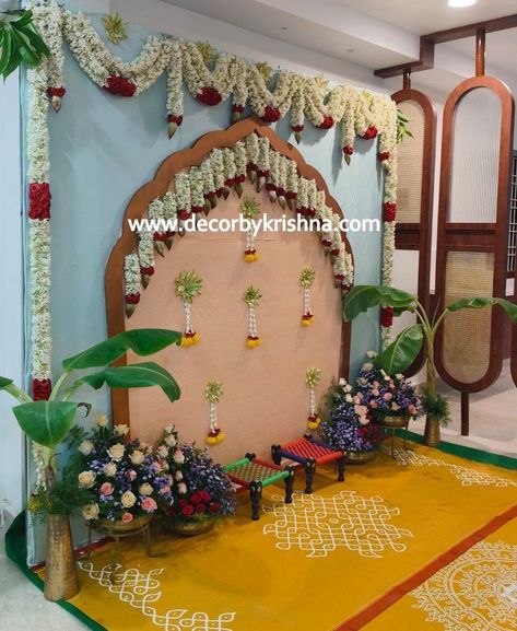 Pellikuthuru Function, Seemantham Decoration, Gauri Decoration, Traditional Backdrop, Indian Baby Shower Decorations, Leaf Decor Wedding, Ganpati Decoration Theme, Small Wedding Decor, Home Flower Decor