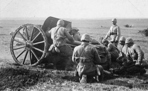 A Turkish battery of 77 mm field artillery guns, commanded by German Lieutenant-Colonel Lehmann (or Depmann), in pursuit battles after Medjidie. Gallipoli Campaign, British Khaki, Propaganda Posters, Ottoman Empire, Swiss Army, Soldier, Ottoman, History