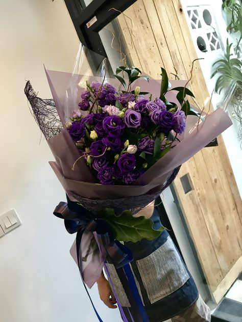 Lisianthus purple bouquet Purple Lisianthus Bouquet, Lisianthus Bouquet, Wrapped Bouquet, Purple Bouquet, Bouquet Flower, How To Wrap Flowers, Flower Bouquets, Floral Bouquets, Flower Shop