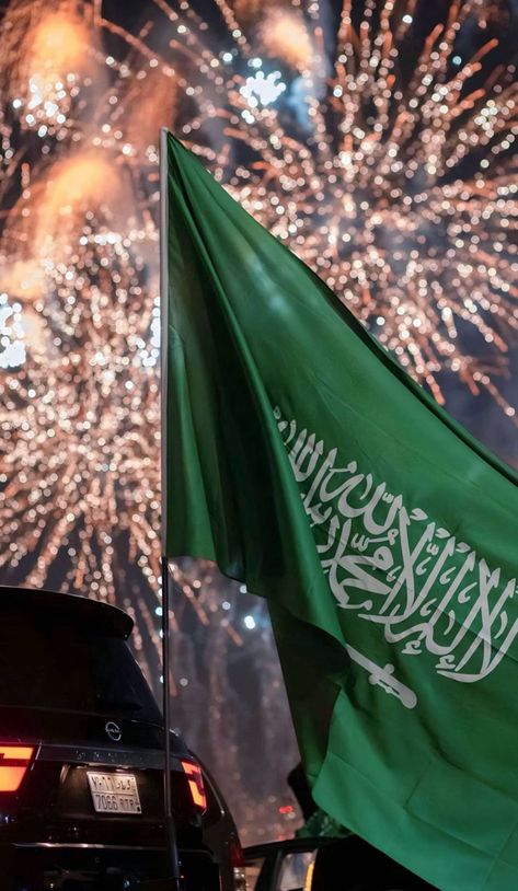 ‎‏𝗦𝗮𝘃𝗲 + 𝗳𝗼𝗹𝗹𝗼𝘄⁎⁺˳✧༚ Islamic Pictures Boy, Saudi Flag, Ksa Saudi Arabia, Football Clips, Saudi Arabia Culture, Saudi Arabia Flag, 15 August Independence Day, Cake Logo Design, Arab Culture