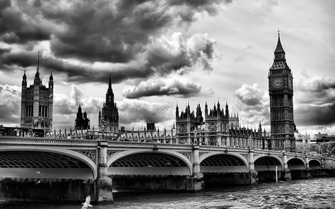 London London Theme, London Wallpaper, Photography Essentials, London Wall, Black And White City, Beautiful London, Architecture Wallpaper, London Aesthetic, Big Ben London