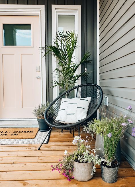 Give Your Front Porch A Glow Up! - The Blush Home Small Front Porch Ideas Entrance, Boho Front Porch, Modern Front Porch Decor, Front Porch Chairs, Front Porch Seating, Front Porch Landscape, Modern Front Porches, Front Porch Bench, Front Porch Furniture