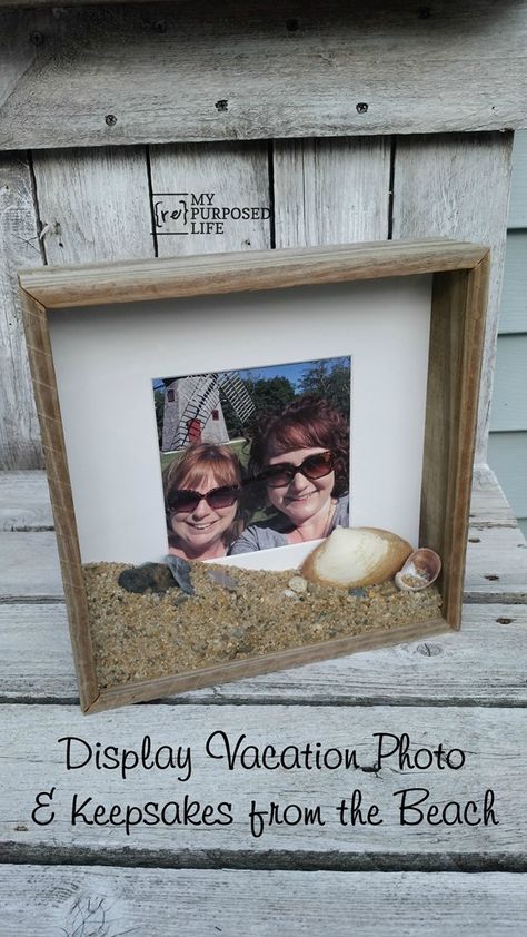 How to display vacation photos and keepsakes from the beach in a DIY rustic frame shadow box. Make a shadow box for displaying vacation photos and keepsakes Beach Keepsakes, Beach Shadow Boxes, Diy Shadow Box, Travel Keepsakes, Reclaimed Wood Projects, Vacation Memories, Beach Diy, Rustic Frames, Beach Crafts