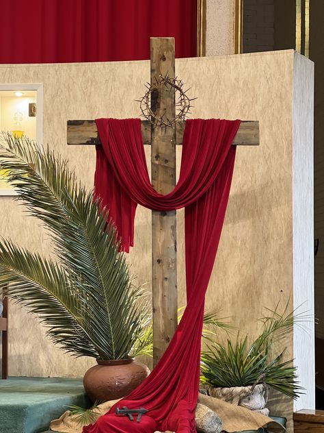 Resurrection Sunday Decorations Church, Palm Sunday Altar Decorations, Good Friday Church Decor, Easter Stage Decor, Good Friday Church Decorations, Easter Decor For Church, Sanctuary Decor Church Stage Design, Church Easter Decorations Sanctuary, Palm Sunday Decorations Church