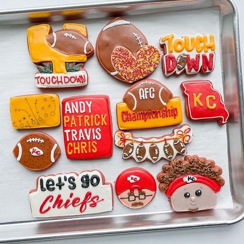 Patrick Mahomes Cookies Decorated, Chiefs Cookies Decorated, Kc Chiefs Cookies, Kansas City Chiefs Cookies, Chiefs Cookies, Chiefs Helmet Cookies, Super Bowl, Cake Cookies, Sugar Cookies