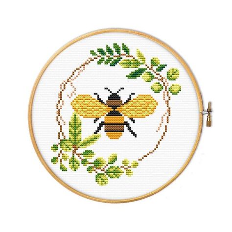 Bee Cross Stitch Pattern, Bee Cross Stitch, Cat Cross Stitches, Christmas Quilt Patterns, Cross Stitch Letters, Stitch Gift, Geometric Embroidery, Green Wreath, Bee Decor